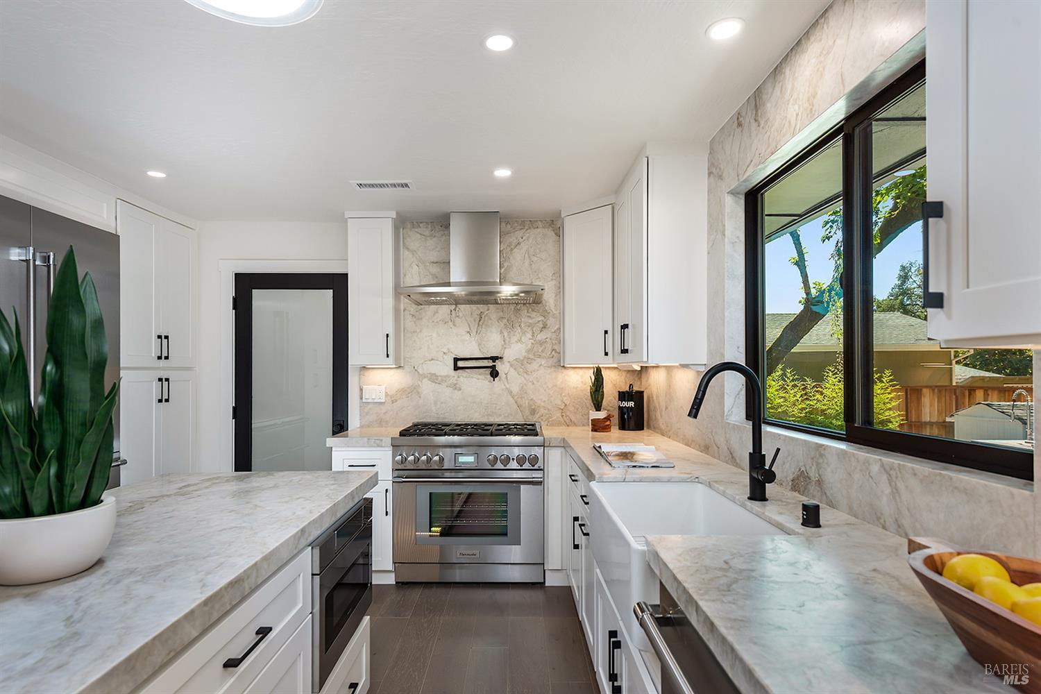 Detail Gallery Image 13 of 66 For 2283 Woodside Way, Healdsburg,  CA 95448 - 3 Beds | 4 Baths