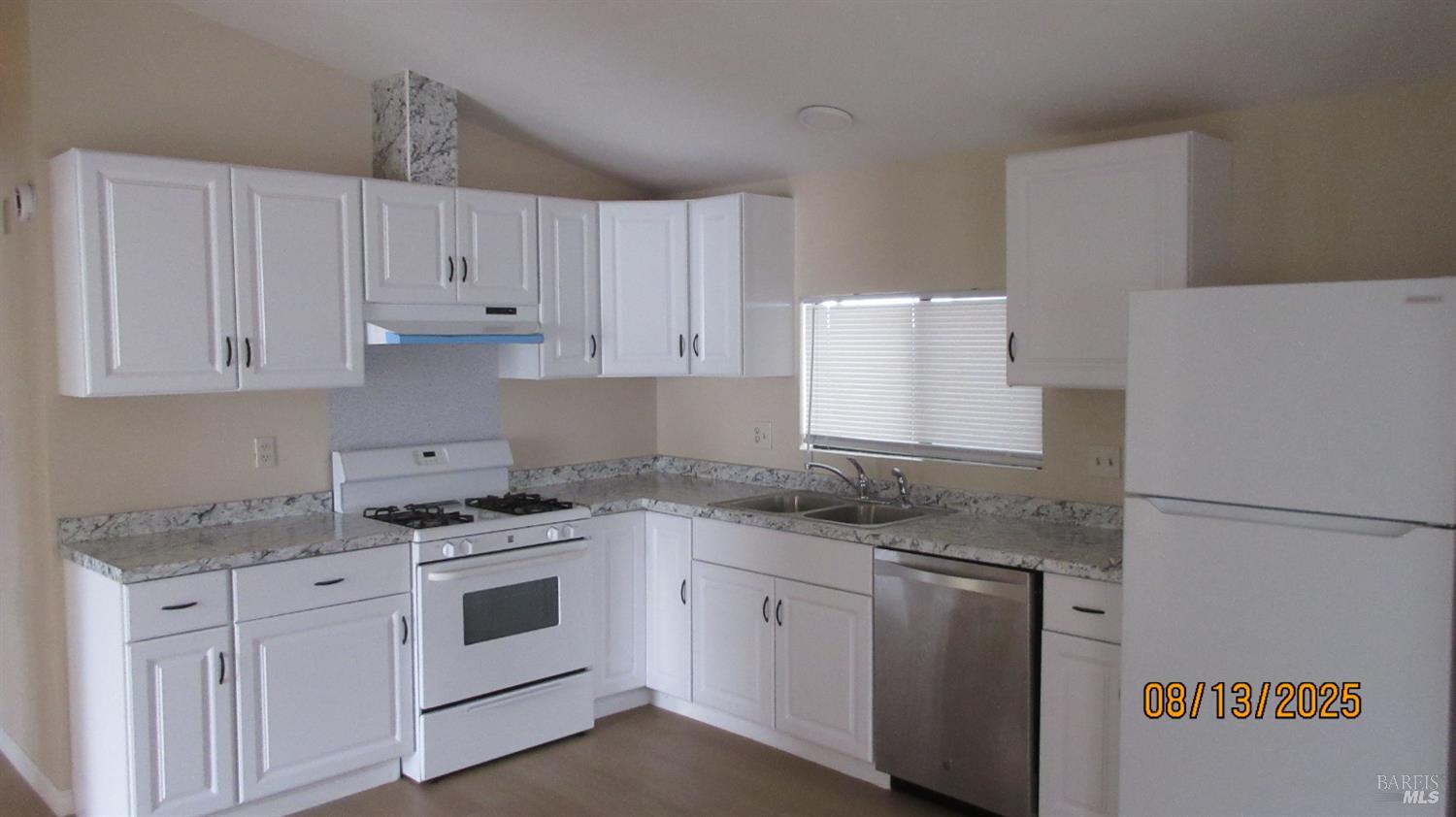 Detail Gallery Image 11 of 16 For 190 Apple Ln, Santa Rosa,  CA 95407 - 2 Beds | 2 Baths