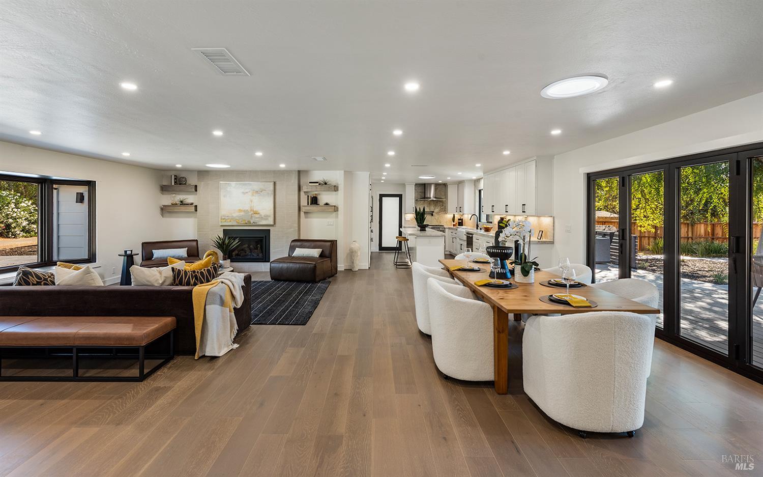 Detail Gallery Image 18 of 66 For 2283 Woodside Way, Healdsburg,  CA 95448 - 3 Beds | 4 Baths