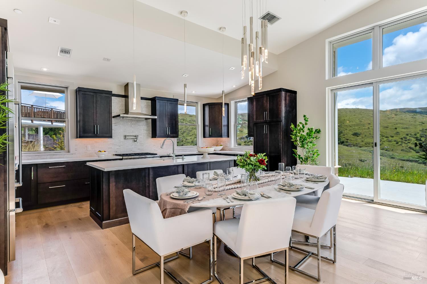 Detail Gallery Image 11 of 27 For 330 Bay Vista Ln, Bodega Bay,  CA 94923 - 3 Beds | 3 Baths