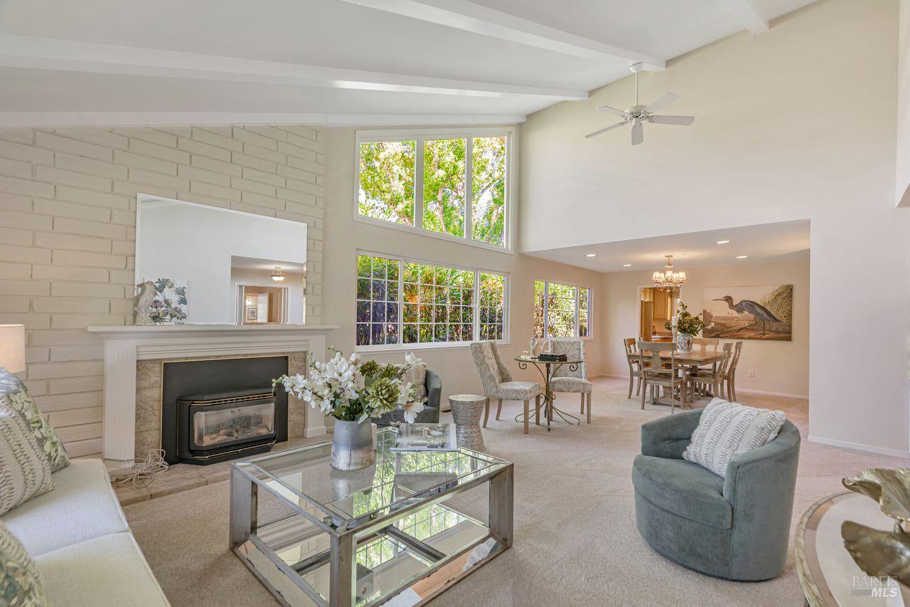 Detail Gallery Image 5 of 37 For 356 Pythian Rd, Santa Rosa,  CA 95409 - 3 Beds | 2 Baths