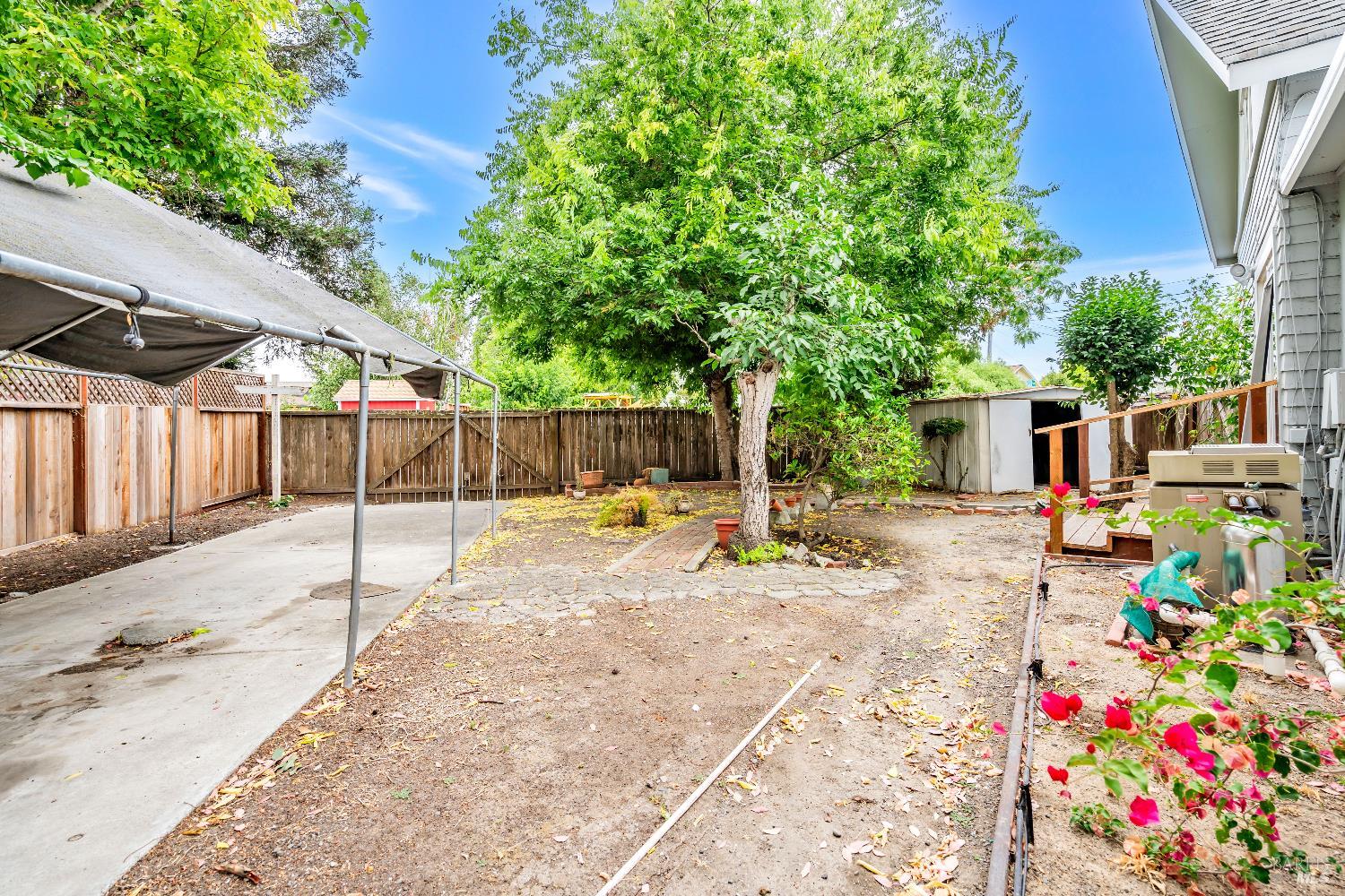 Detail Gallery Image 5 of 39 For 525 Park Ln, Petaluma,  CA 94954 - 4 Beds | 2 Baths