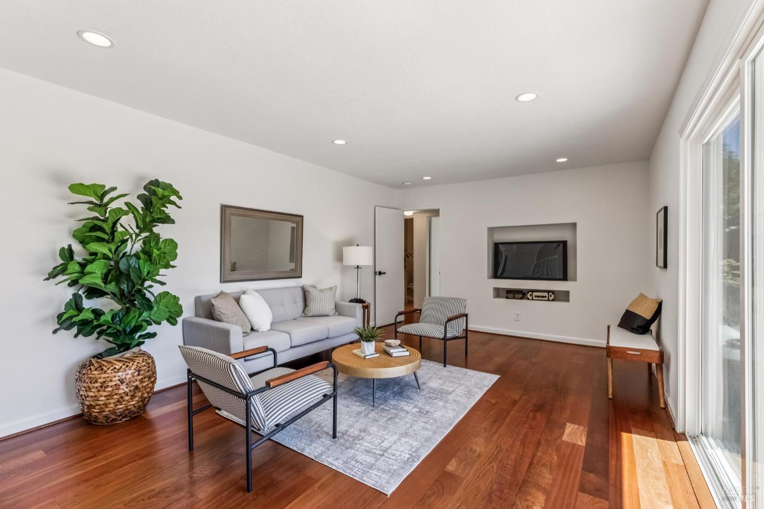 Detail Gallery Image 15 of 30 For 159 Michele Cir, Novato,  CA 94947 - 4 Beds | 3 Baths
