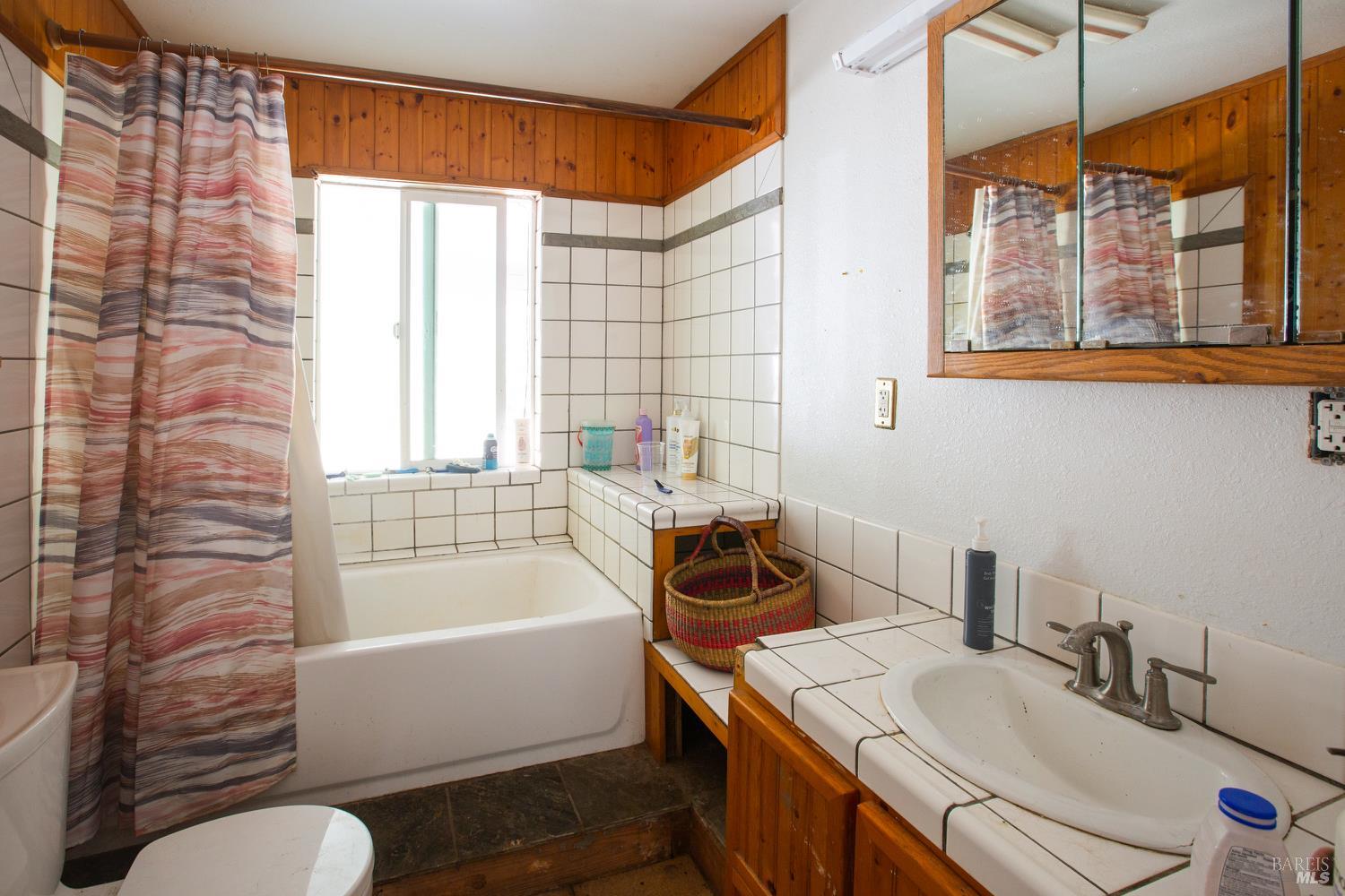 Detail Gallery Image 13 of 28 For 18500 Shafer Ranch Rd, Willits,  CA 95490 - 2 Beds | 1 Baths