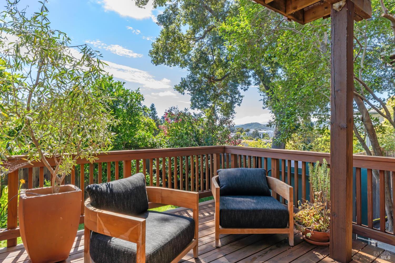 Detail Gallery Image 49 of 57 For 34 Ridge Ave, San Rafael,  CA 94901 - 3 Beds | 3 Baths