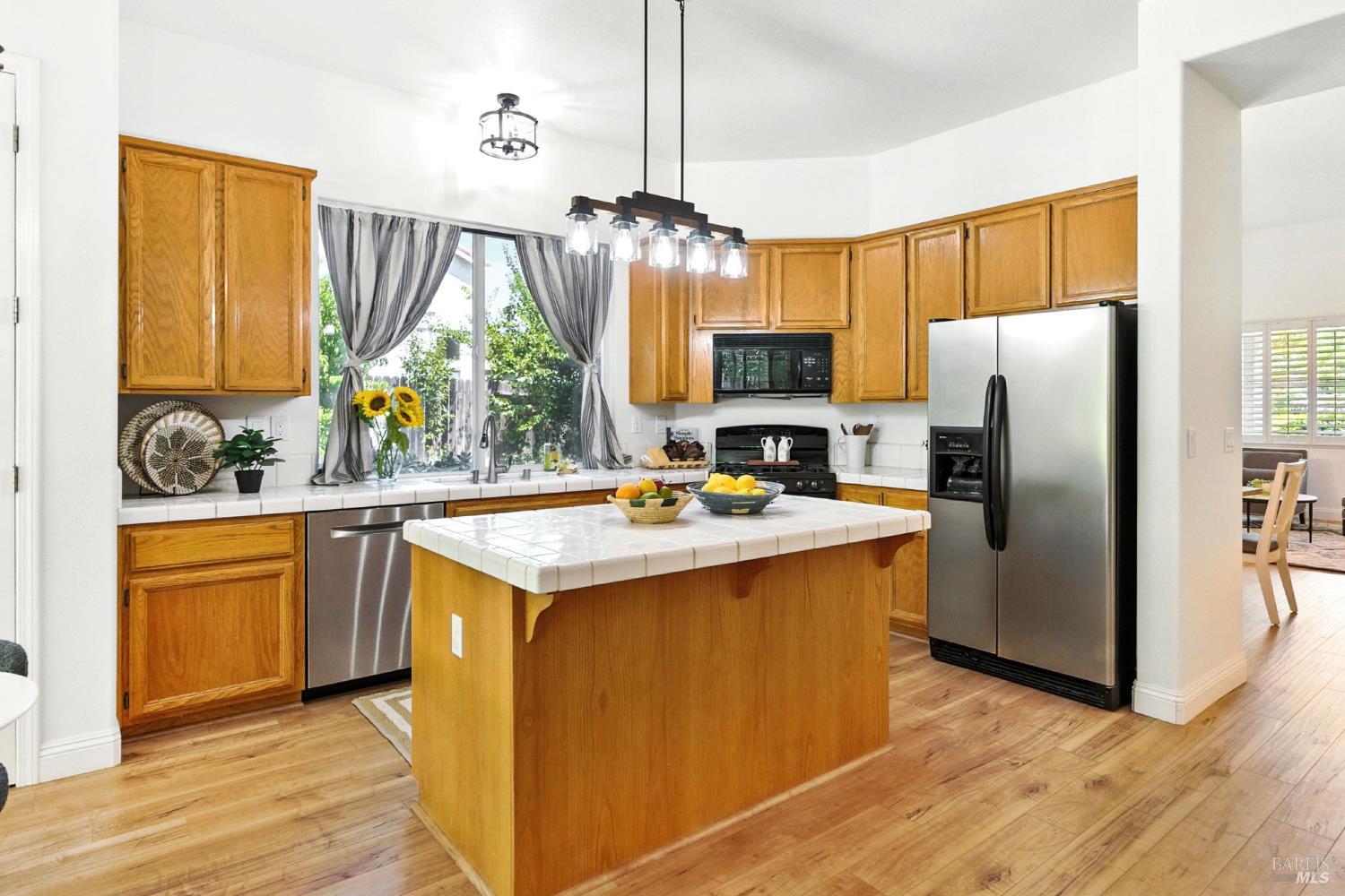 Detail Gallery Image 12 of 33 For 485 Pheasant Run Dr, Dixon,  CA 95620 - 4 Beds | 2 Baths