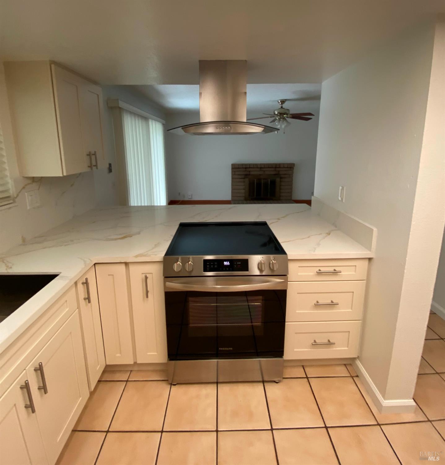 Detail Gallery Image 3 of 12 For 183 Clayton Cir, Vacaville,  CA 95687 - 4 Beds | 2/1 Baths