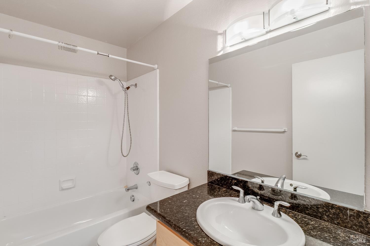 Detail Gallery Image 19 of 36 For 900 Cambridge Dr #104,  Benicia,  CA 94510 - 1 Beds | 1 Baths