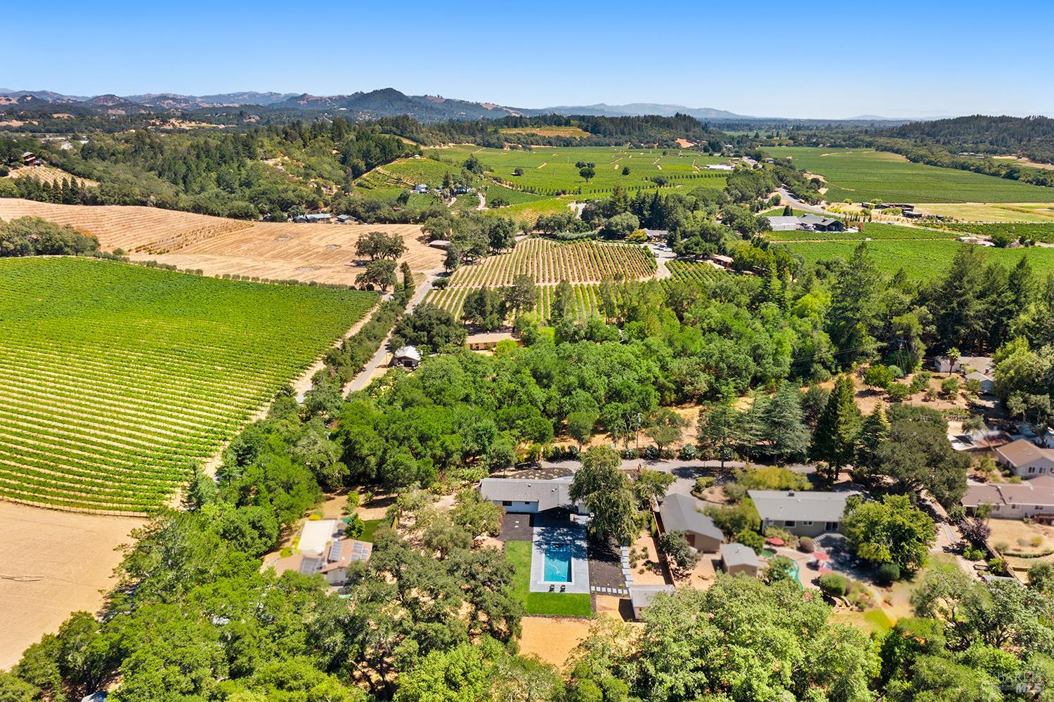 Detail Gallery Image 52 of 66 For 2283 Woodside Way, Healdsburg,  CA 95448 - 3 Beds | 4 Baths