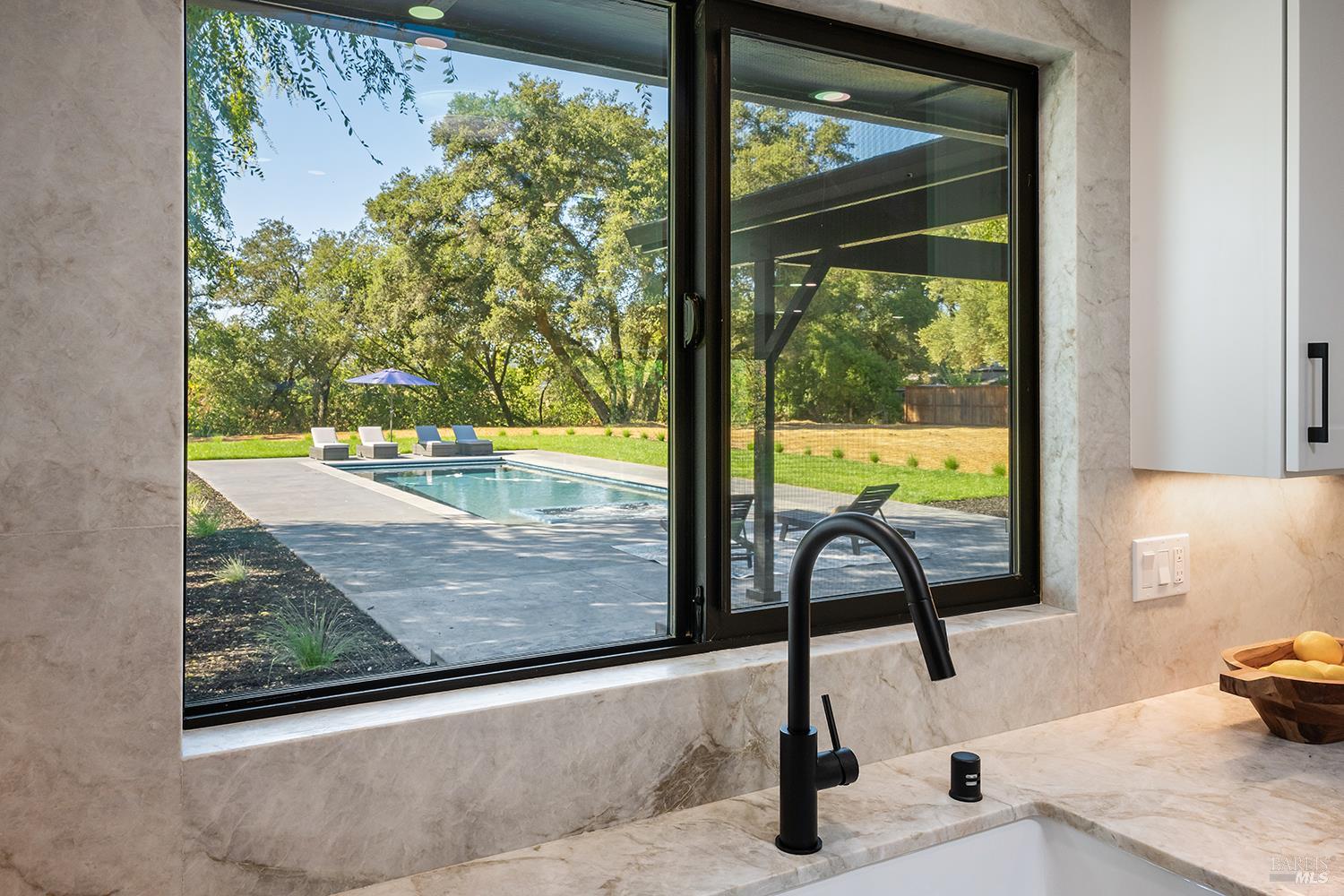 Detail Gallery Image 14 of 66 For 2283 Woodside Way, Healdsburg,  CA 95448 - 3 Beds | 4 Baths
