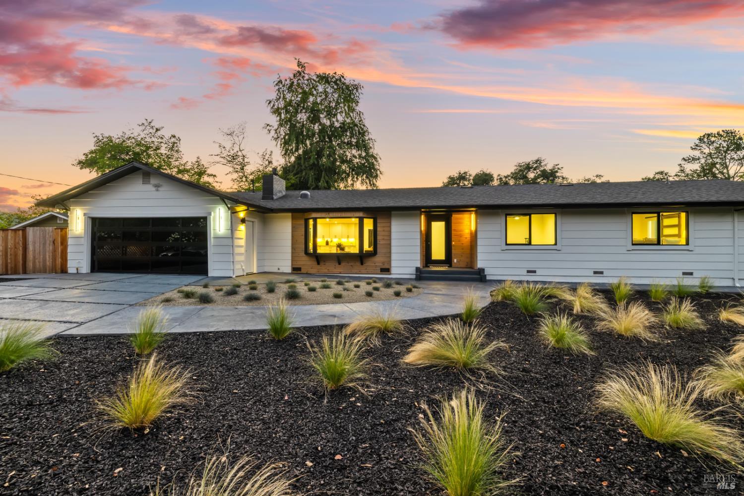 Detail Gallery Image 3 of 66 For 2283 Woodside Way, Healdsburg,  CA 95448 - 3 Beds | 4 Baths