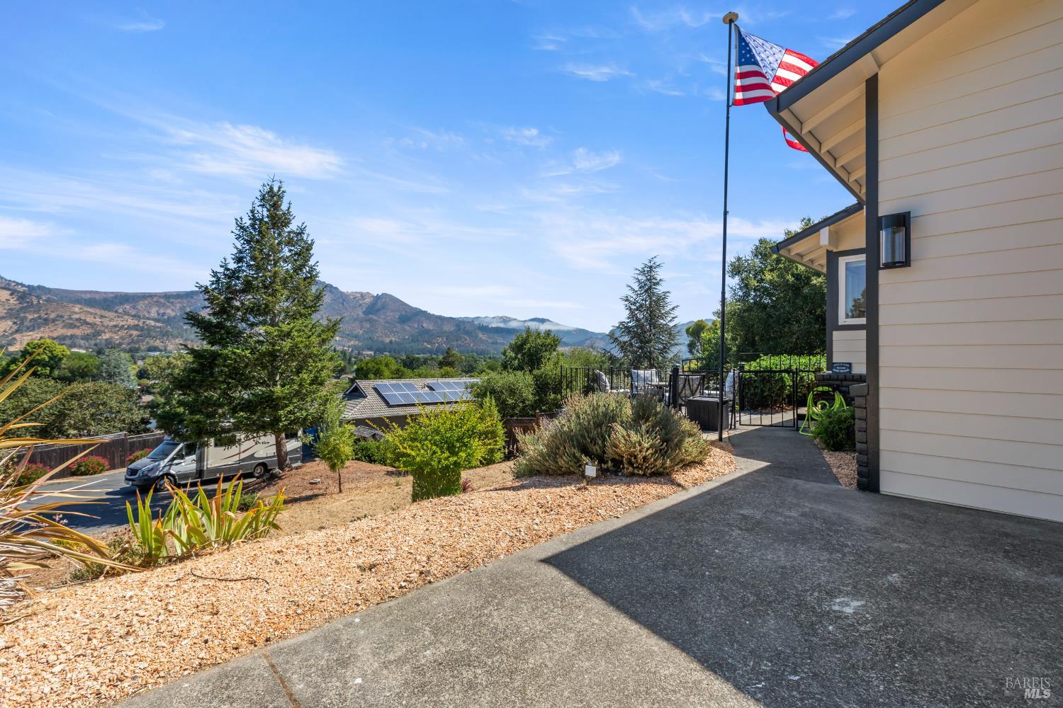 Detail Gallery Image 5 of 47 For 410 Oak Mesa Ct, Santa Rosa,  CA 95409 - 2 Beds | 2/1 Baths