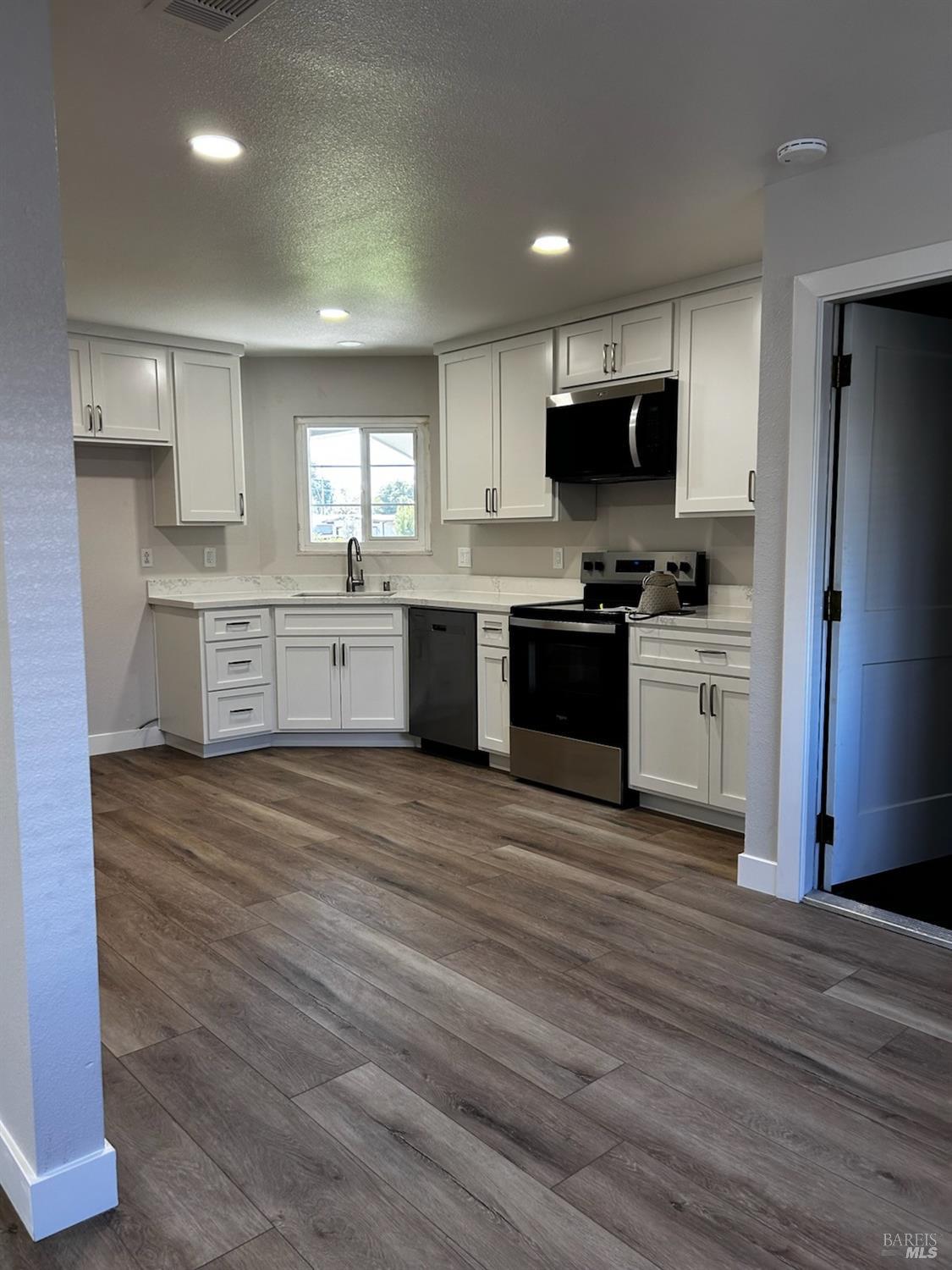Detail Gallery Image 9 of 15 For 224 Juniper St, Vacaville,  CA 95688 - 3 Beds | 2 Baths