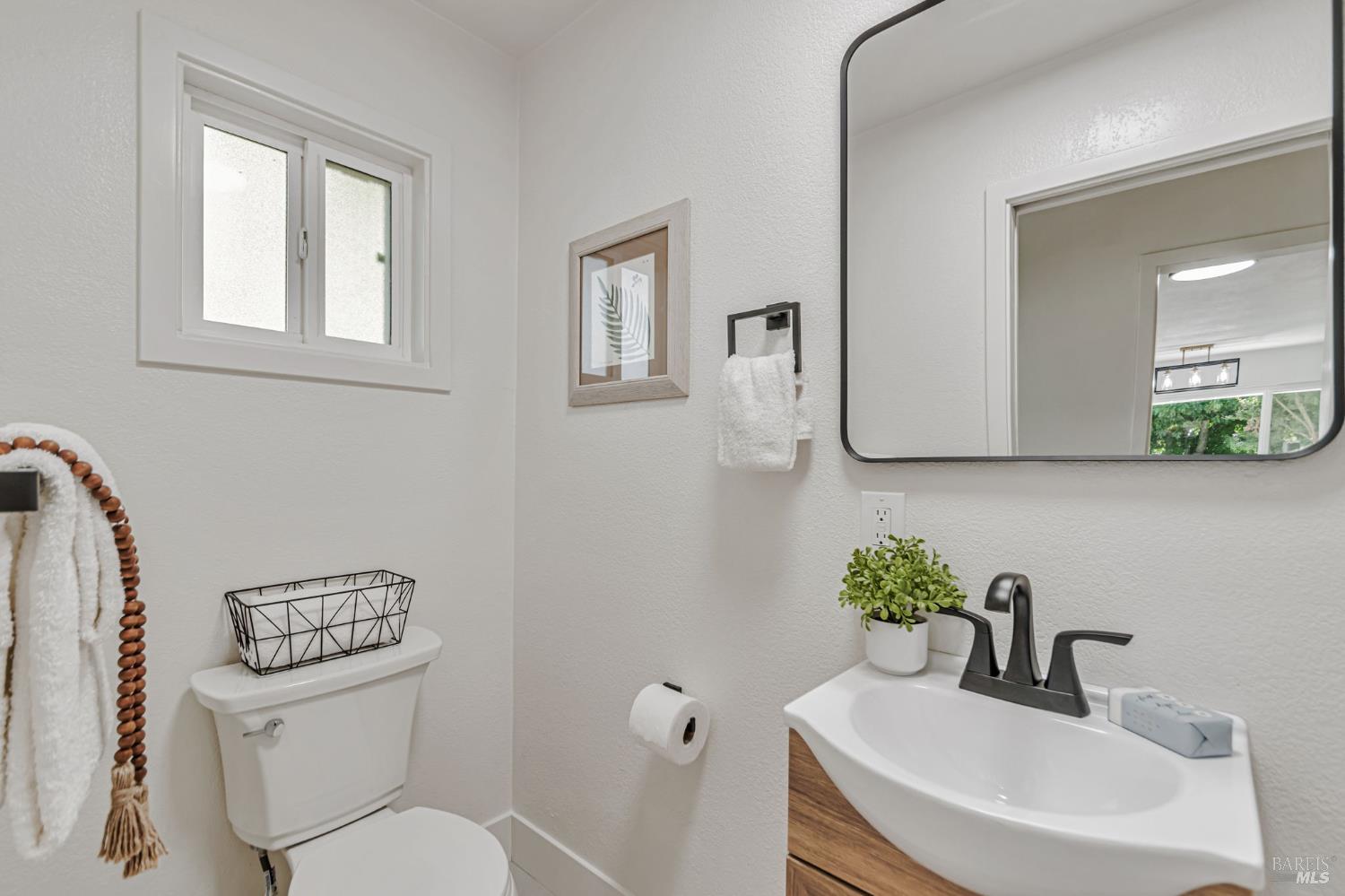 Detail Gallery Image 28 of 36 For 3750 Sonoma Ave, Santa Rosa,  CA 95405 - 3 Beds | 2 Baths
