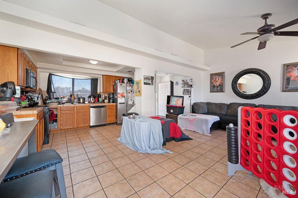 Detail Gallery Image 8 of 25 For 2638 Shasta Ct, Fairfield,  CA 94533 - 5 Beds | 2 Baths