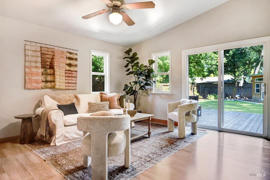 Detail Gallery Image 1 of 20 For 414 Walnut Ave, Sonoma,  CA 95476 - 4 Beds | 2 Baths