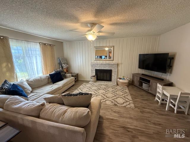 Detail Gallery Image 2 of 15 For 730 Mckenzie Ct, Dixon,  CA 95620 - 4 Beds | 2/1 Baths
