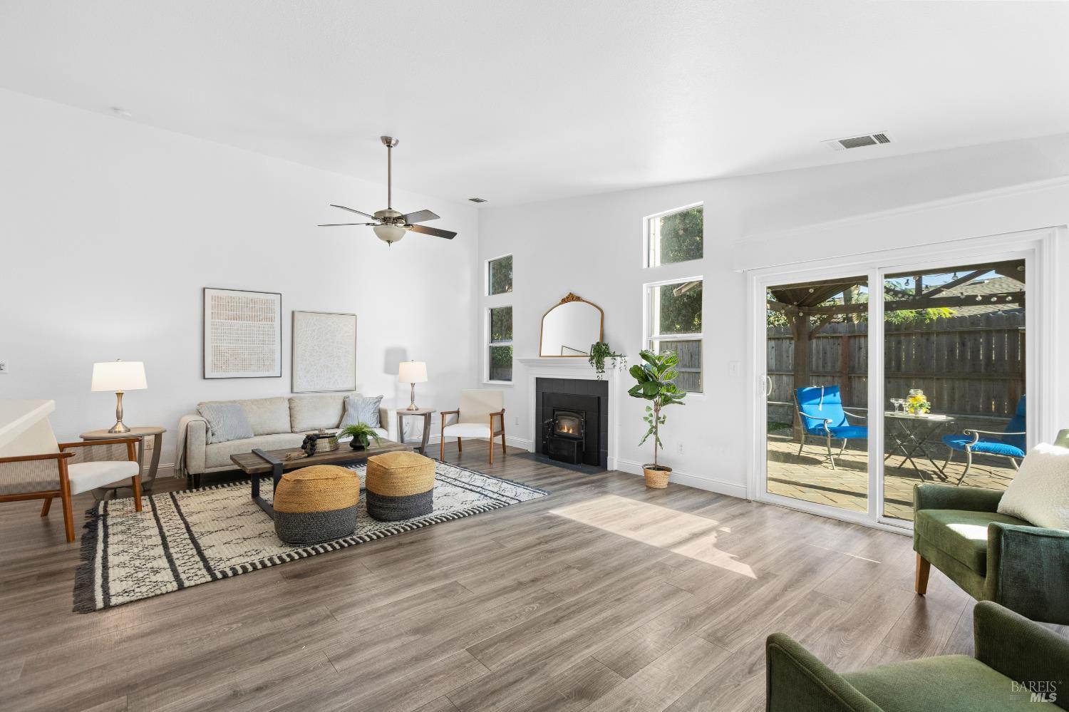 Detail Gallery Image 13 of 42 For 695 Fountain Way, Dixon,  CA 95620 - 4 Beds | 2 Baths