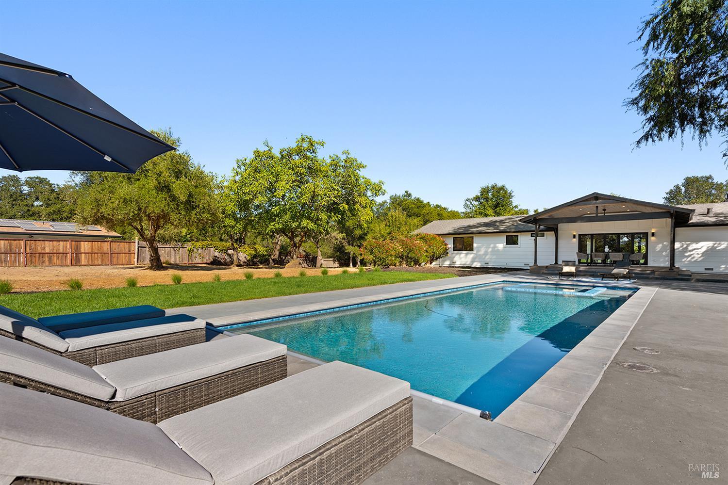 Detail Gallery Image 35 of 66 For 2283 Woodside Way, Healdsburg,  CA 95448 - 3 Beds | 4 Baths
