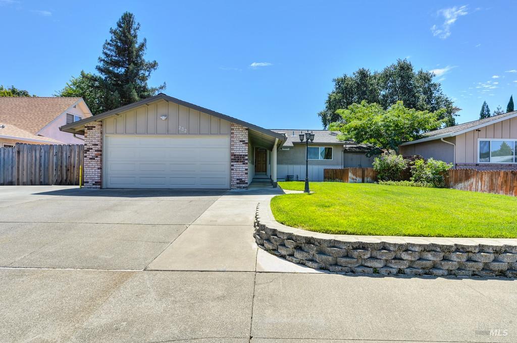 Detail Gallery Image 1 of 15 For 232 Riverdale Ave, Vacaville,  CA 95687 - 3 Beds | 1 Baths