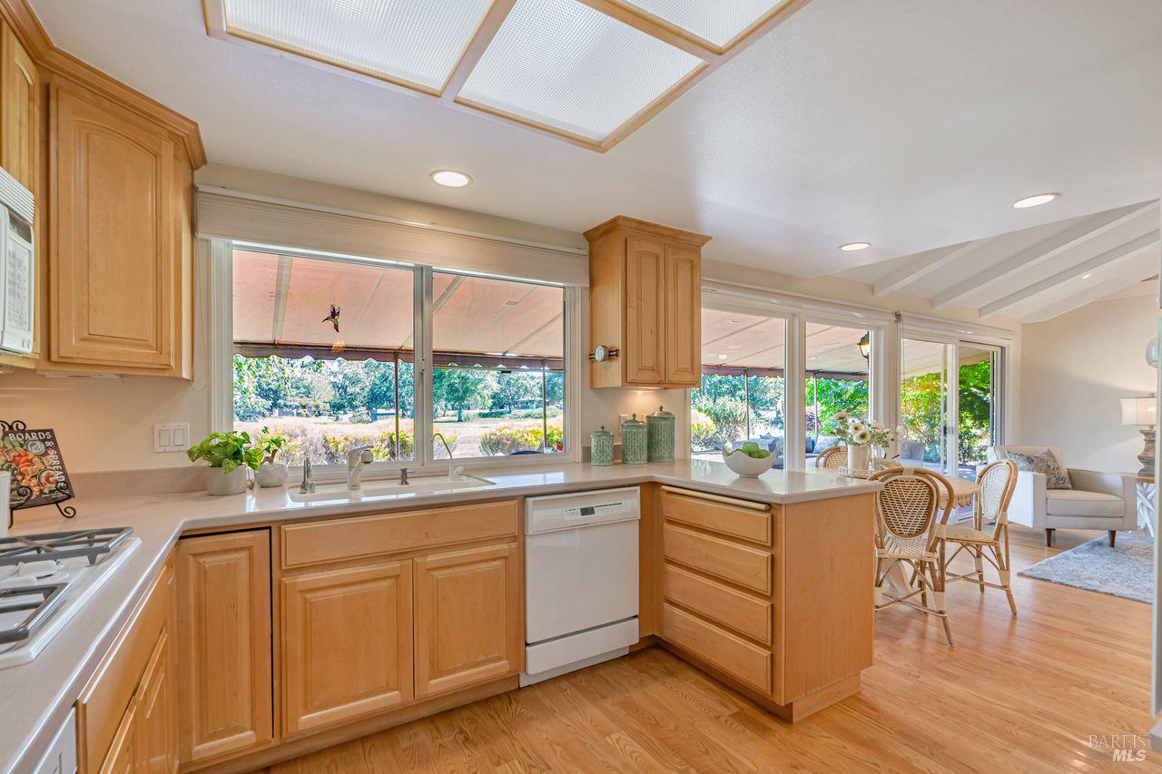 Detail Gallery Image 12 of 37 For 356 Pythian Rd, Santa Rosa,  CA 95409 - 3 Beds | 2 Baths