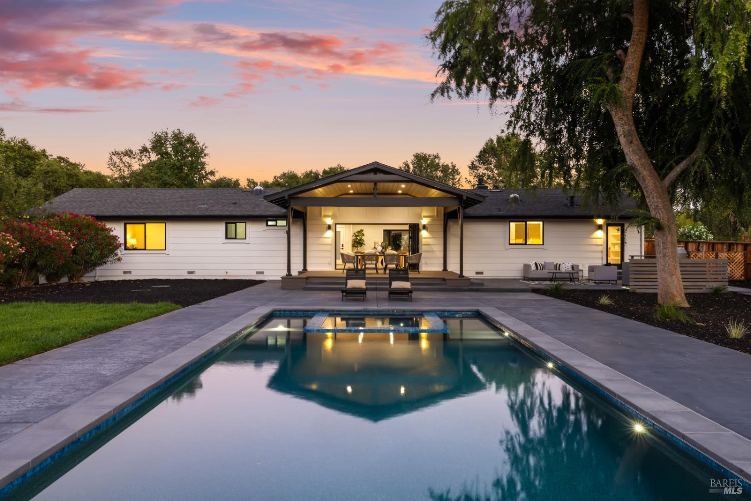 Detail Gallery Image 1 of 66 For 2283 Woodside Way, Healdsburg,  CA 95448 - 3 Beds | 4 Baths