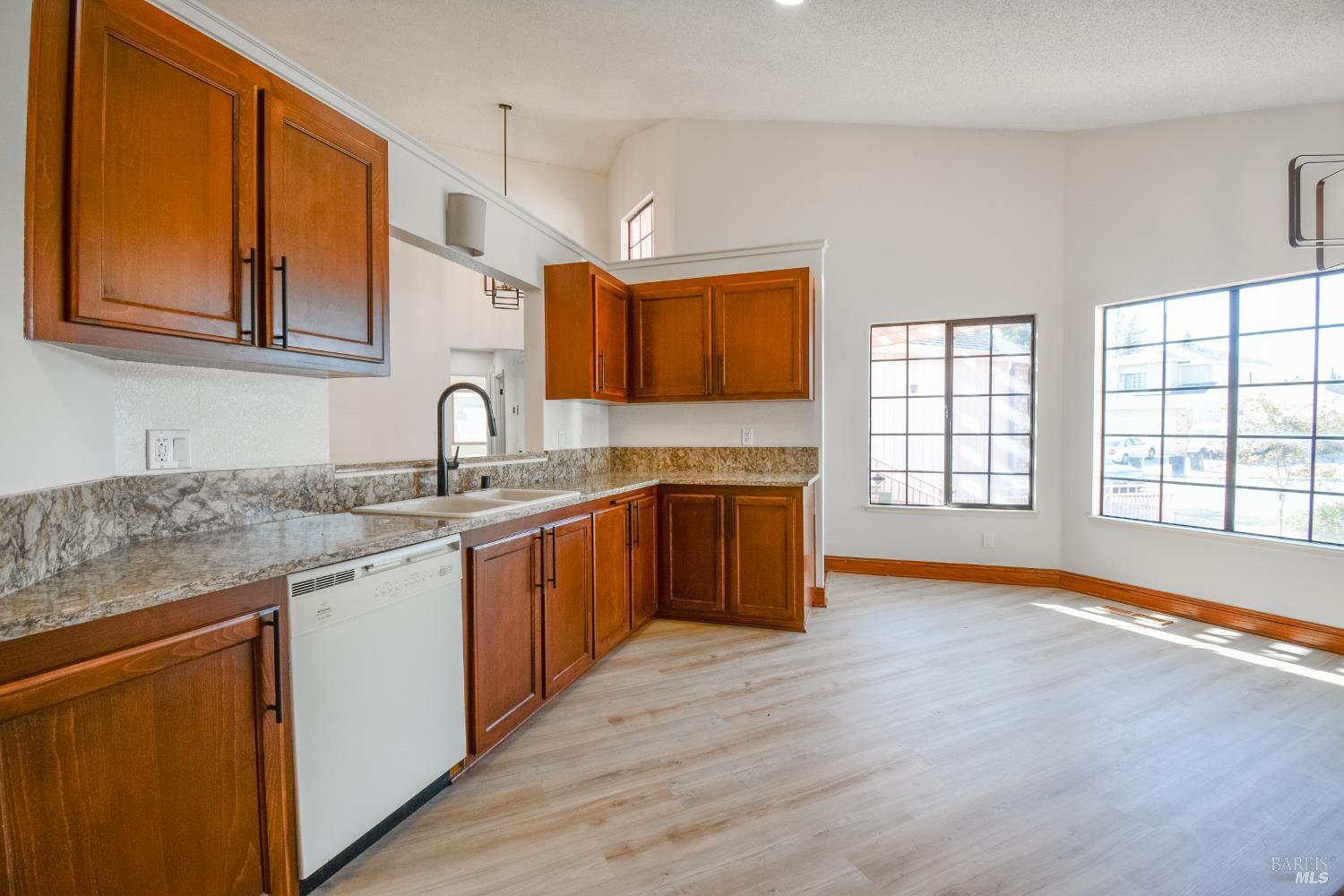 Detail Gallery Image 9 of 36 For 941 Hickory Ct, Fairfield,  CA 94533 - 3 Beds | 2 Baths
