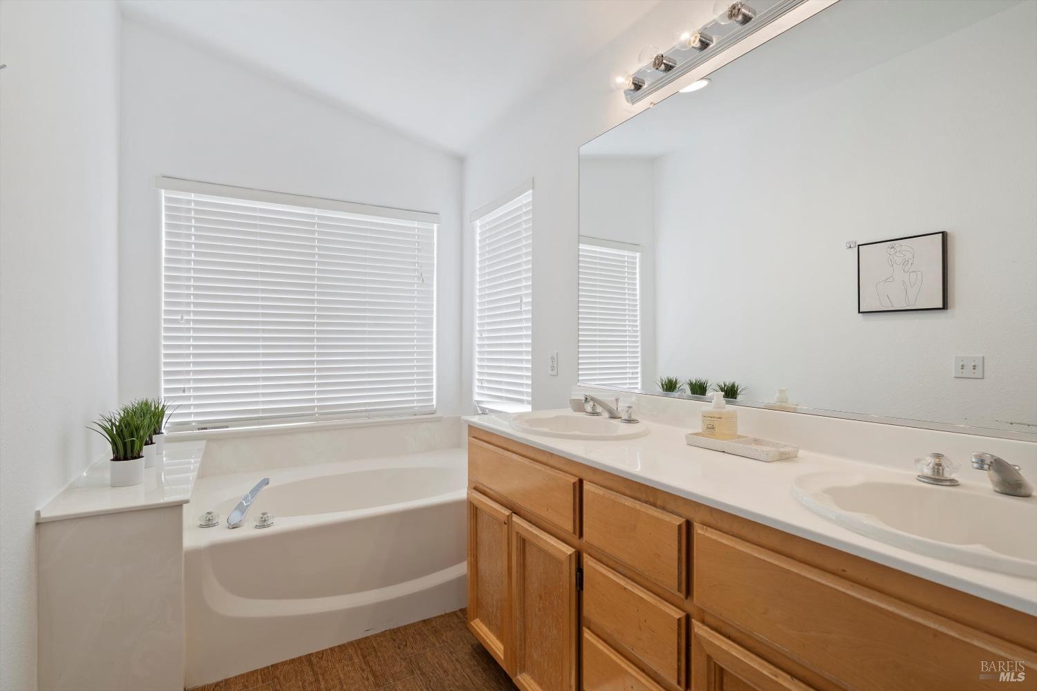 Detail Gallery Image 14 of 21 For 2828 Coleman Glen Ln, Santa Rosa,  CA 95407 - 4 Beds | 2/1 Baths