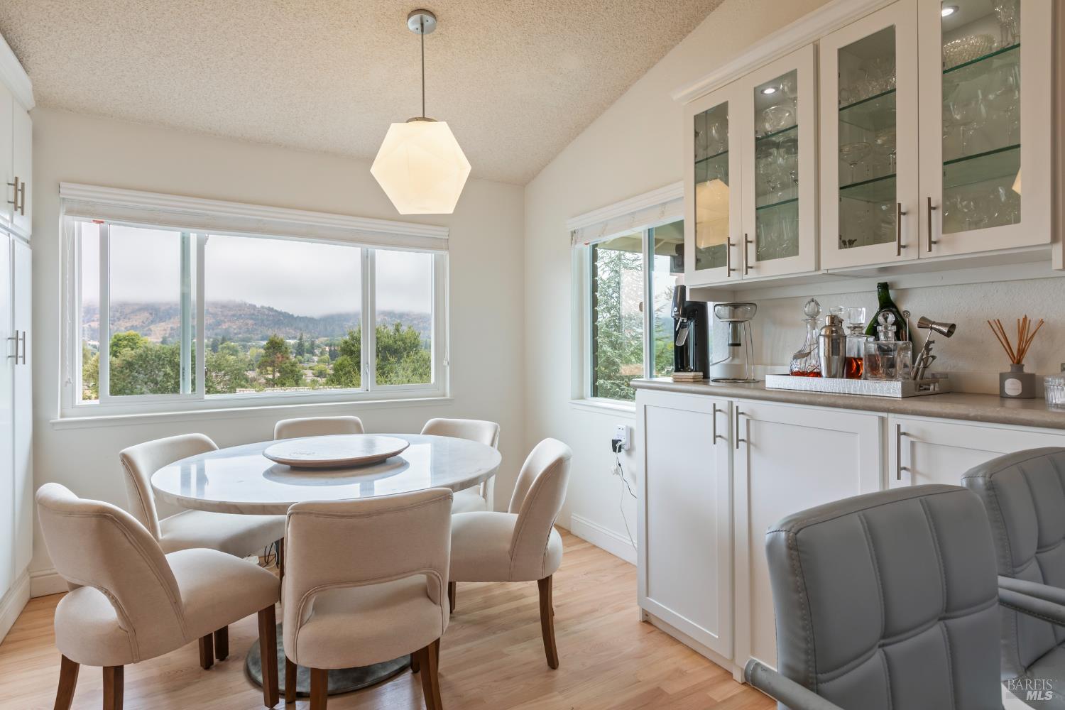 Detail Gallery Image 14 of 47 For 410 Oak Mesa Ct, Santa Rosa,  CA 95409 - 2 Beds | 2/1 Baths