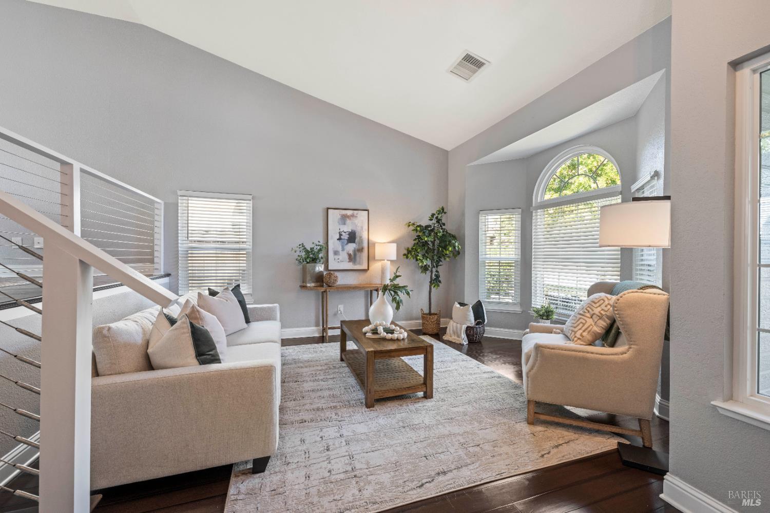 Detail Gallery Image 5 of 44 For 381 Shannon Dr, Vacaville,  CA 95688 - 4 Beds | 3 Baths