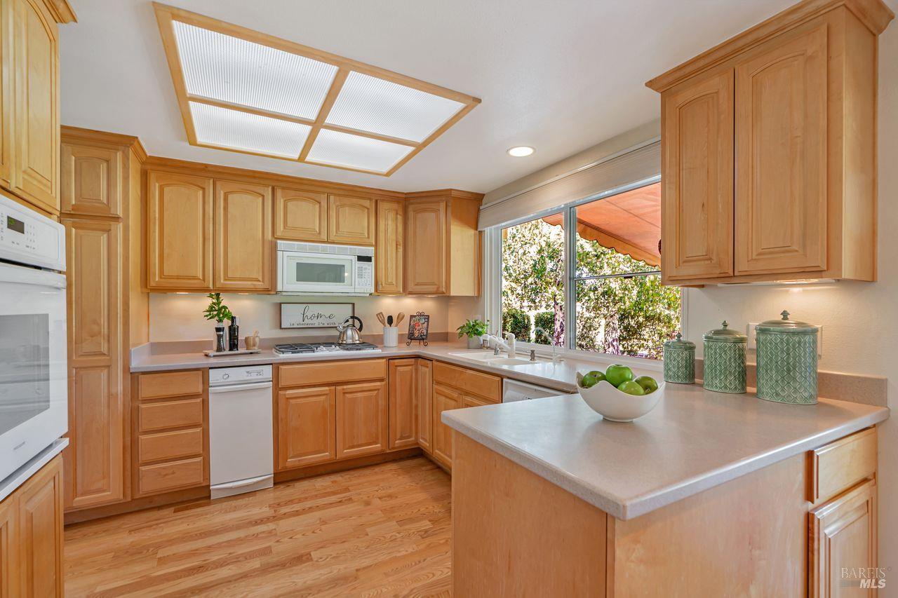Detail Gallery Image 13 of 37 For 356 Pythian Rd, Santa Rosa,  CA 95409 - 3 Beds | 2 Baths