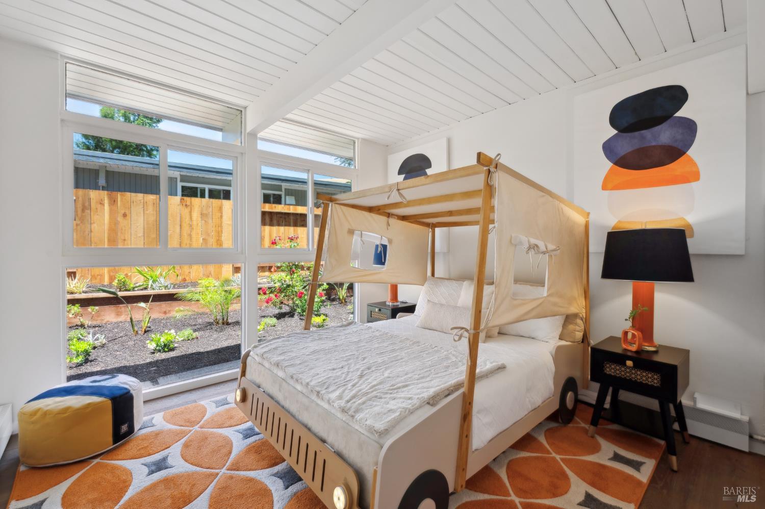 Detail Gallery Image 15 of 21 For 853 Pine Ln, San Rafael,  CA 94903 - 4 Beds | 2 Baths