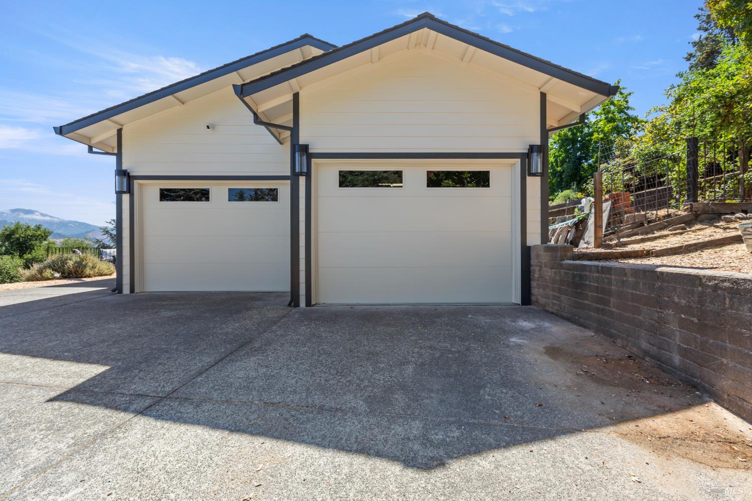 Detail Gallery Image 6 of 47 For 410 Oak Mesa Ct, Santa Rosa,  CA 95409 - 2 Beds | 2/1 Baths