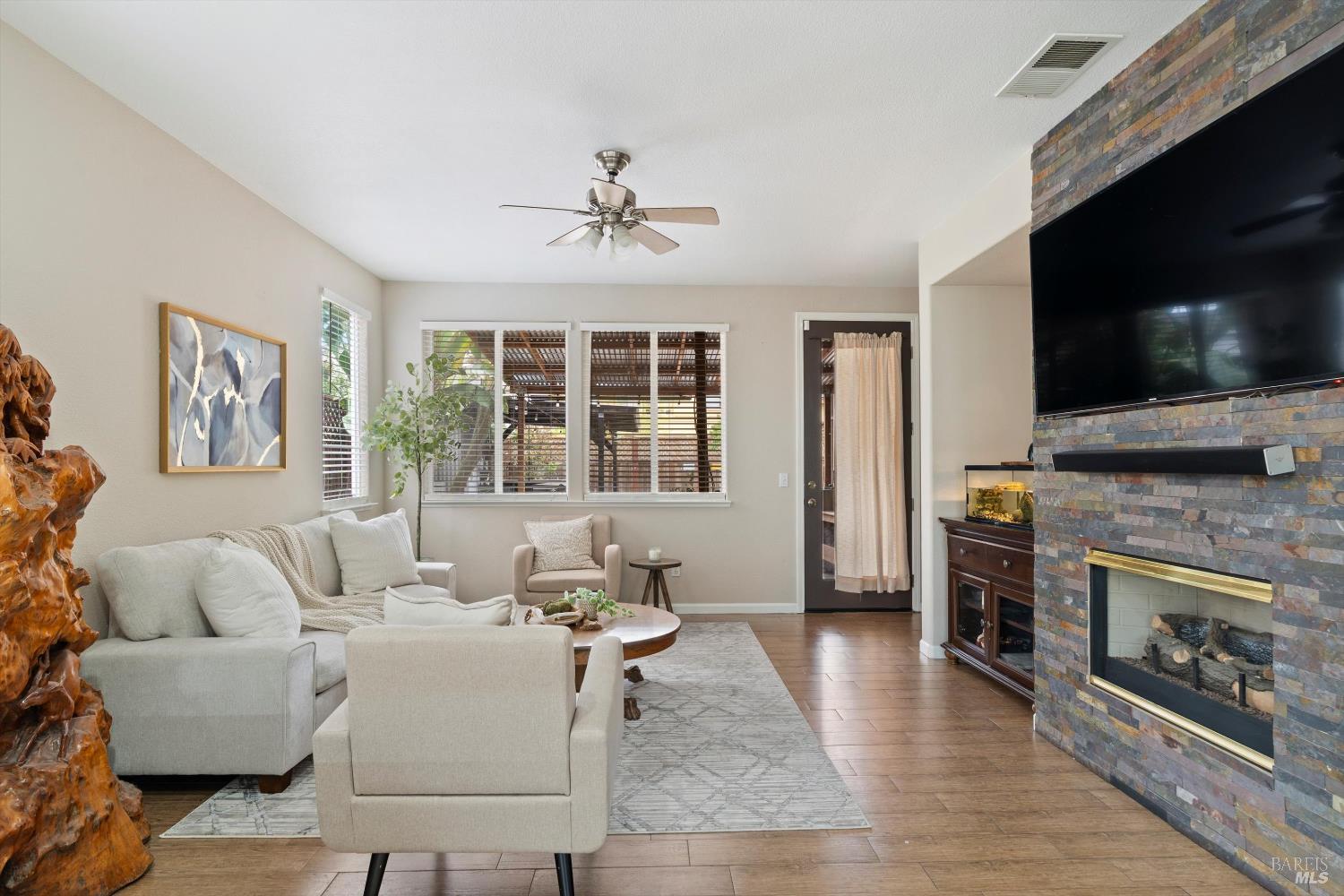 Detail Gallery Image 9 of 21 For 2828 Coleman Glen Ln, Santa Rosa,  CA 95407 - 4 Beds | 2/1 Baths