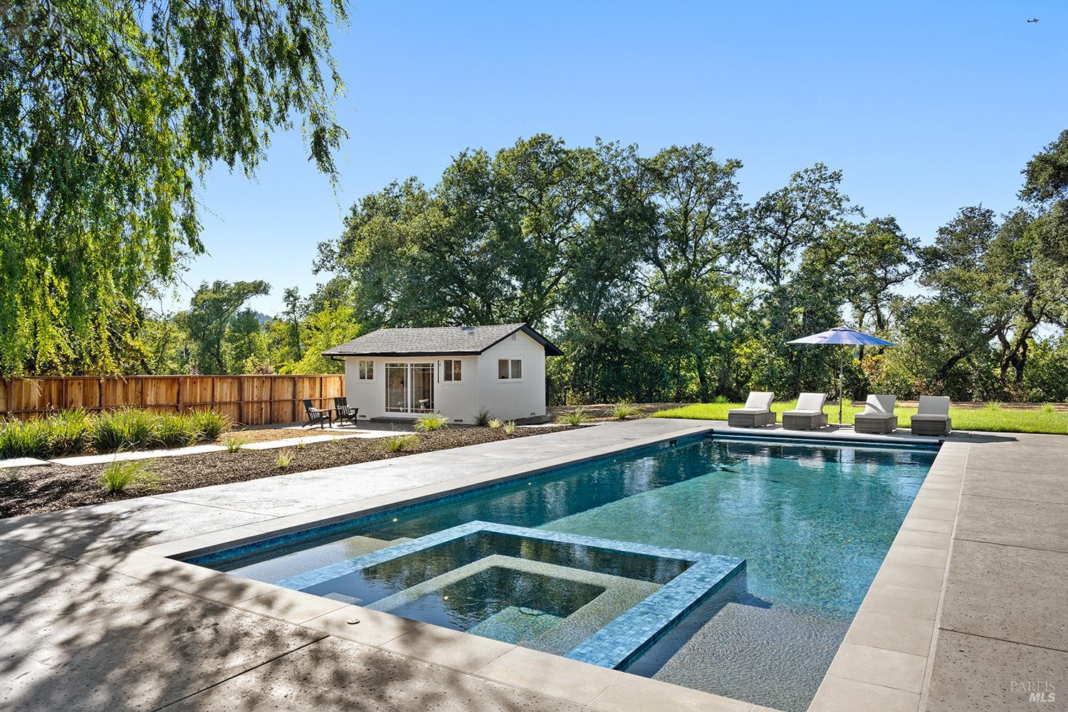 Detail Gallery Image 6 of 66 For 2283 Woodside Way, Healdsburg,  CA 95448 - 3 Beds | 4 Baths