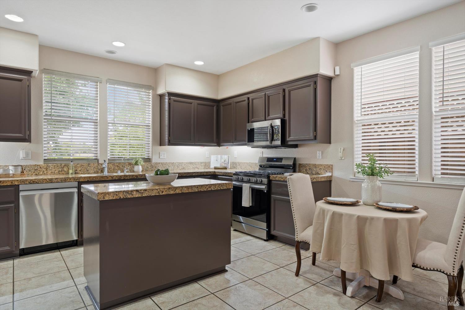 Detail Gallery Image 7 of 21 For 2828 Coleman Glen Ln, Santa Rosa,  CA 95407 - 4 Beds | 2/1 Baths