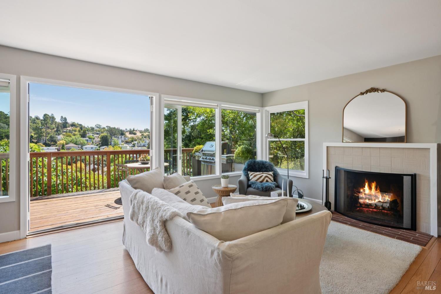 Detail Gallery Image 12 of 57 For 34 Ridge Ave, San Rafael,  CA 94901 - 3 Beds | 3 Baths