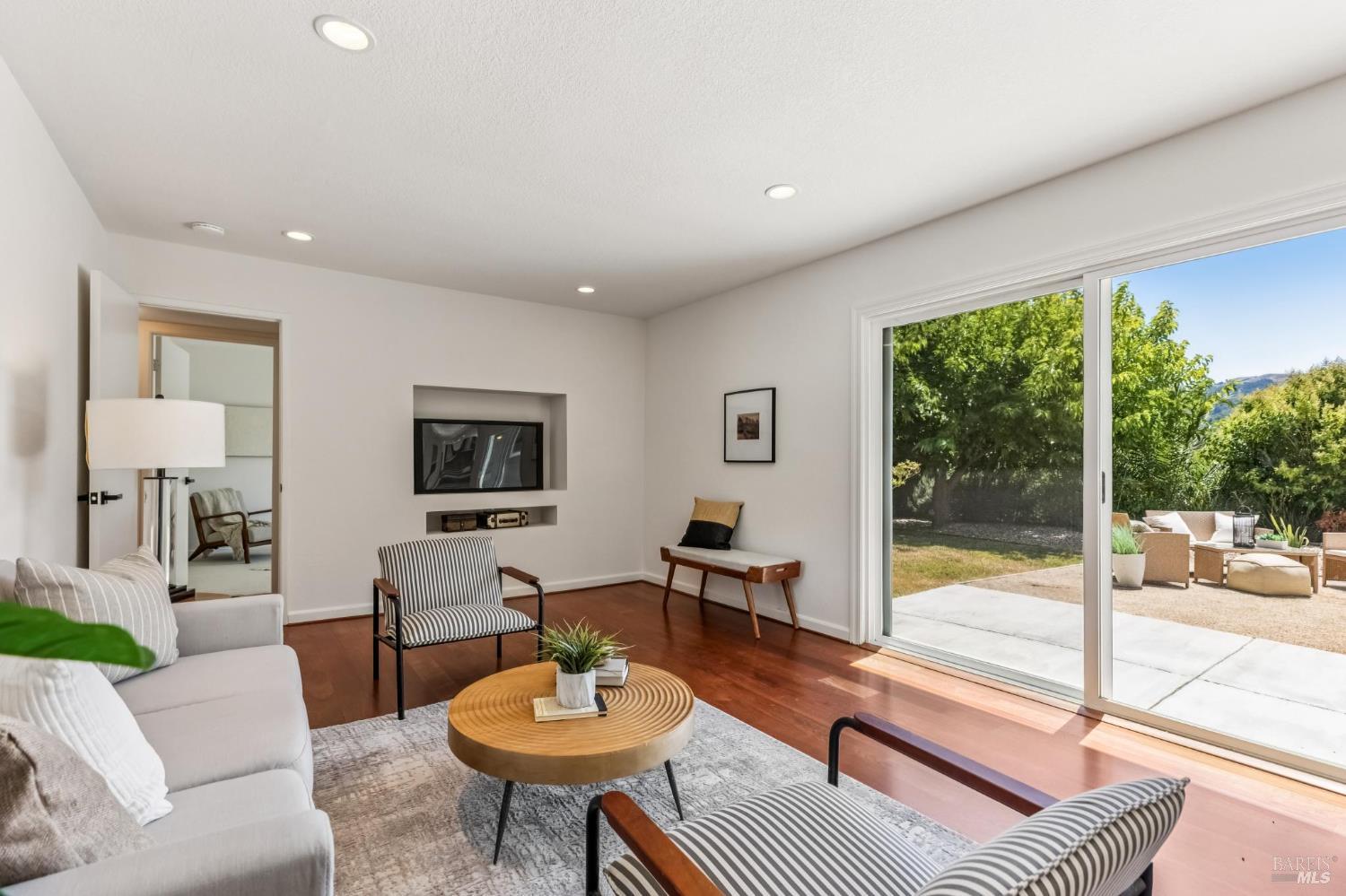 Detail Gallery Image 16 of 30 For 159 Michele Cir, Novato,  CA 94947 - 4 Beds | 3 Baths