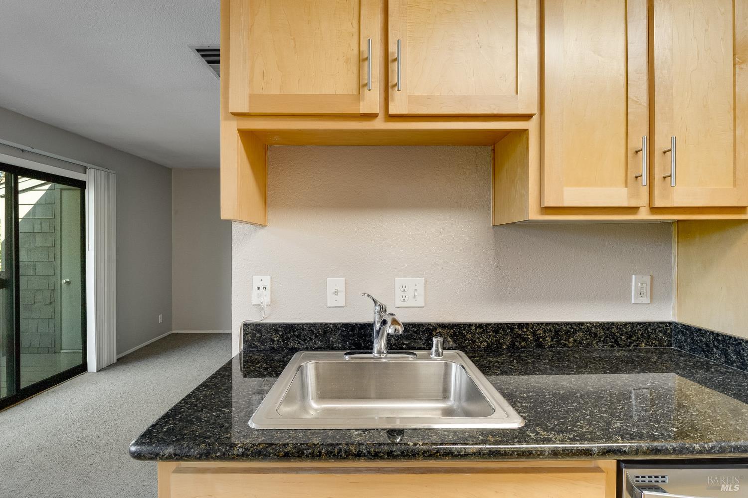 Detail Gallery Image 14 of 36 For 900 Cambridge Dr #104,  Benicia,  CA 94510 - 1 Beds | 1 Baths