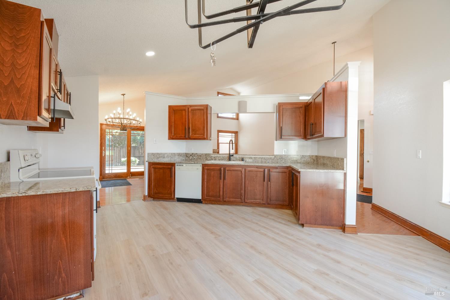 Detail Gallery Image 10 of 36 For 941 Hickory Ct, Fairfield,  CA 94533 - 3 Beds | 2 Baths