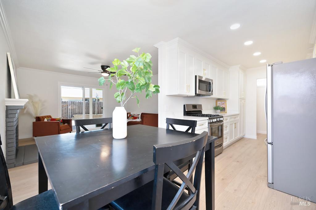 Detail Gallery Image 6 of 15 For 232 Riverdale Ave, Vacaville,  CA 95687 - 3 Beds | 1 Baths