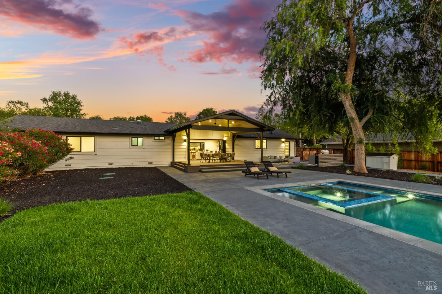 Detail Gallery Image 37 of 66 For 2283 Woodside Way, Healdsburg,  CA 95448 - 3 Beds | 4 Baths