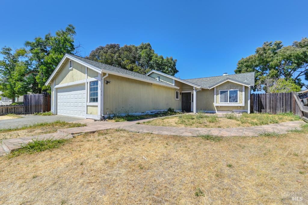 Detail Gallery Image 2 of 25 For 2638 Shasta Ct, Fairfield,  CA 94533 - 5 Beds | 2 Baths