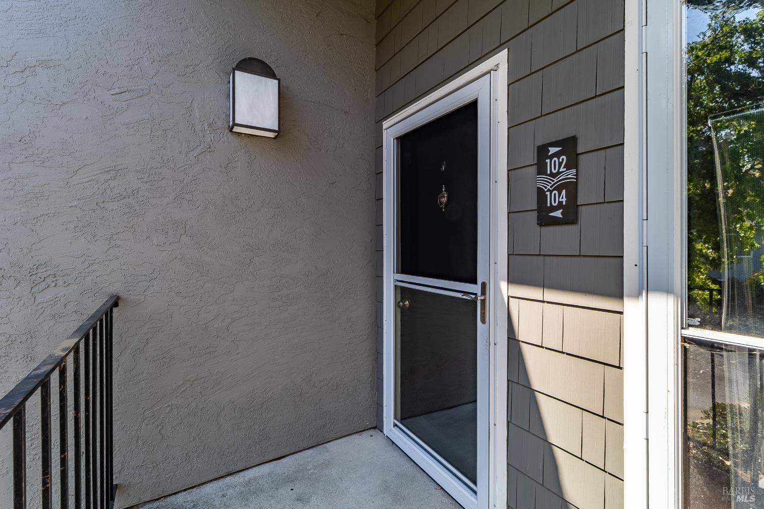 Detail Gallery Image 3 of 36 For 900 Cambridge Dr #104,  Benicia,  CA 94510 - 1 Beds | 1 Baths