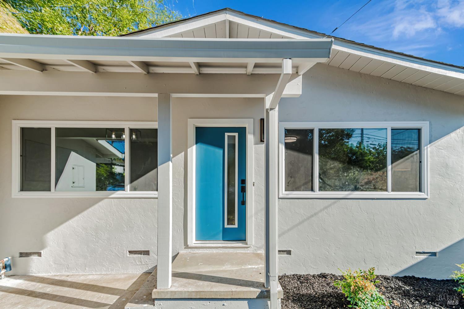 Detail Gallery Image 4 of 36 For 3750 Sonoma Ave, Santa Rosa,  CA 95405 - 3 Beds | 2 Baths