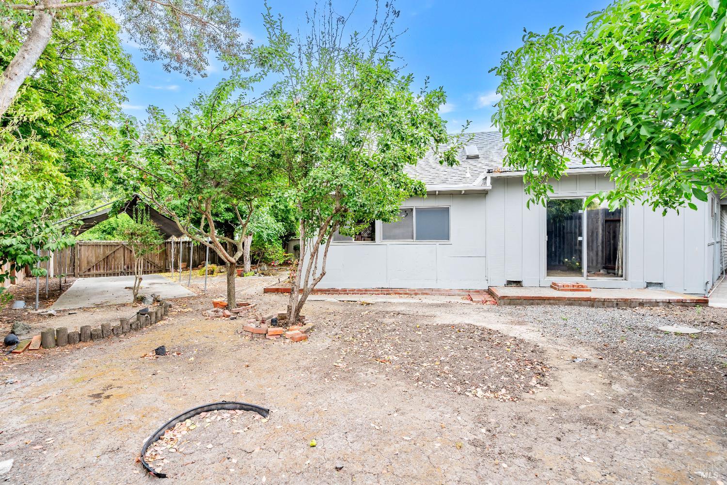 Detail Gallery Image 8 of 39 For 525 Park Ln, Petaluma,  CA 94954 - 4 Beds | 2 Baths