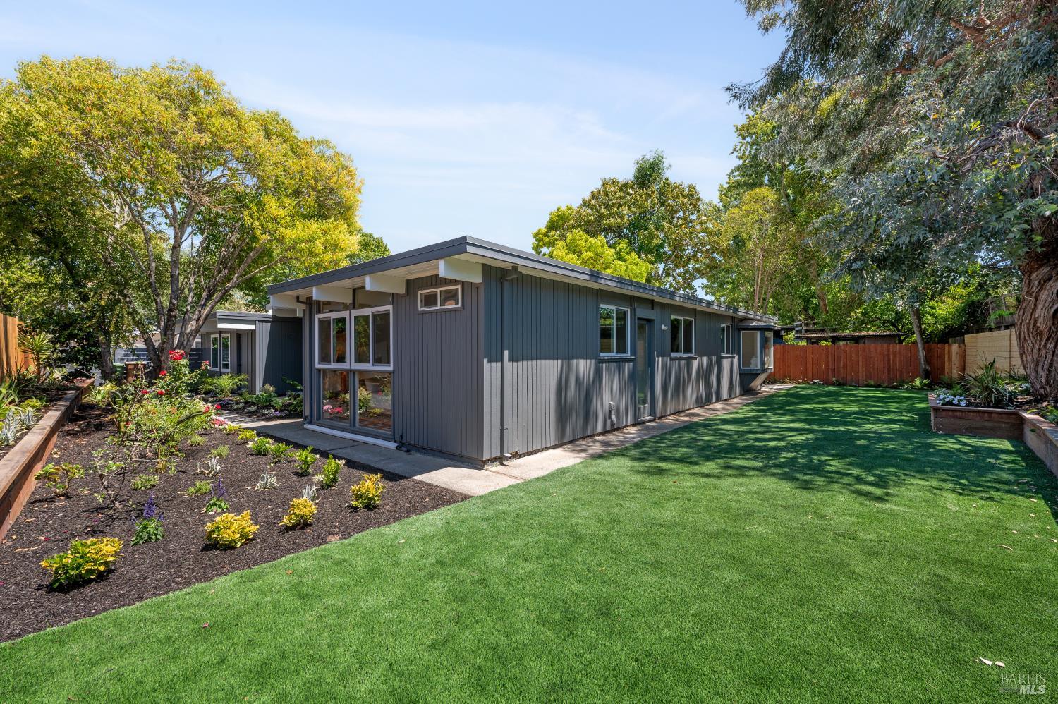 Detail Gallery Image 17 of 21 For 853 Pine Ln, San Rafael,  CA 94903 - 4 Beds | 2 Baths
