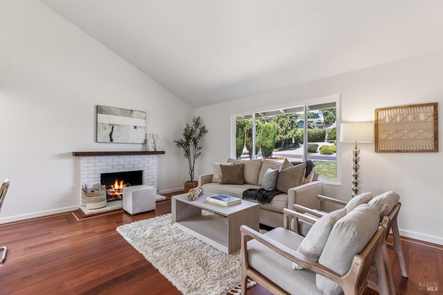 Detail Gallery Image 6 of 30 For 159 Michele Cir, Novato,  CA 94947 - 4 Beds | 3 Baths