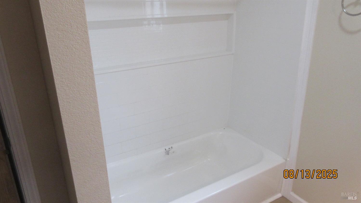 Detail Gallery Image 4 of 16 For 190 Apple Ln, Santa Rosa,  CA 95407 - 2 Beds | 2 Baths