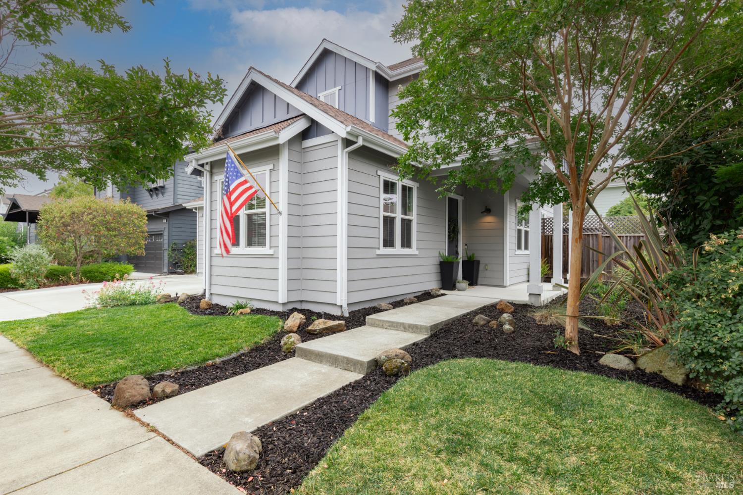 Detail Gallery Image 2 of 42 For 1694 Southridge Dr, Petaluma,  CA 94954 - 4 Beds | 2/1 Baths